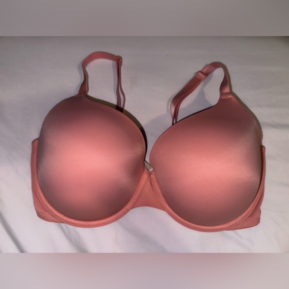 Used ( like new ) pink Victoria secret bra , size is 36DDD
